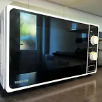 Best Place For 3-People In Luton-S, Micro-Oven, Fridge , Free-Parking