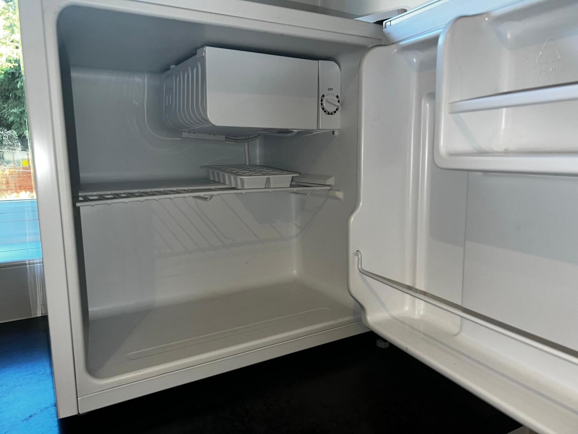 Guest house Place For 3-people In Luton-s, Micro-oven, Fridge , Free-parking Luton (Bedfordshire)