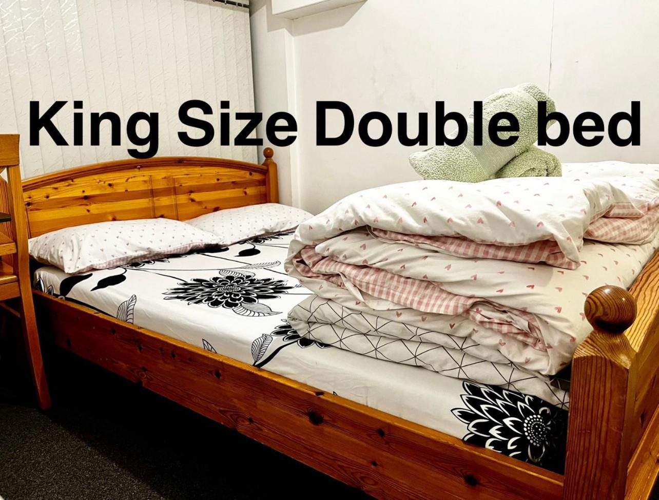 Place For 3-people In Luton-s, Micro-oven, Fridge , Free-parking