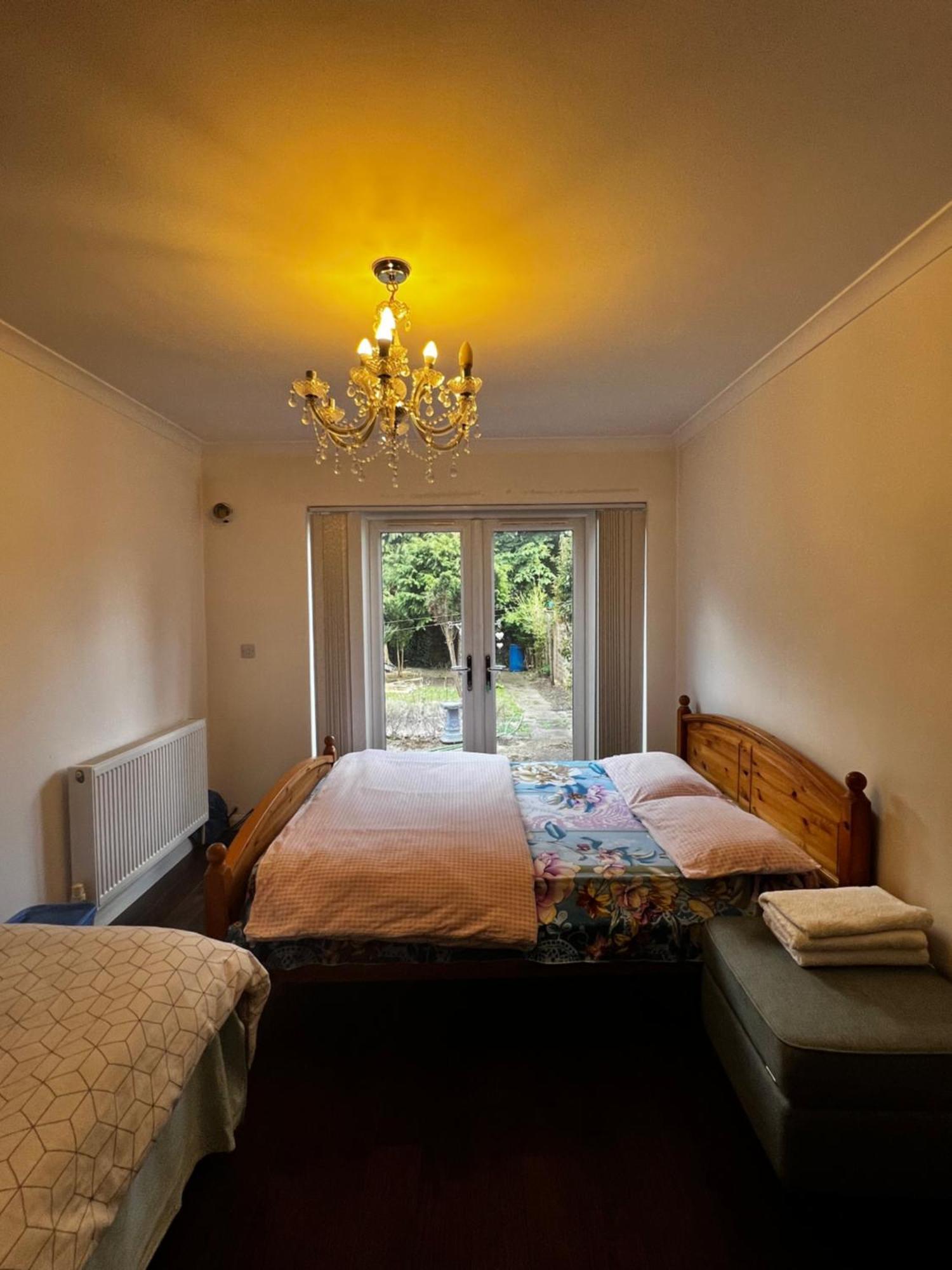 Guest house Place For 3-people In Luton-s, Micro-oven, Fridge , Free-parking Luton (Bedfordshire)