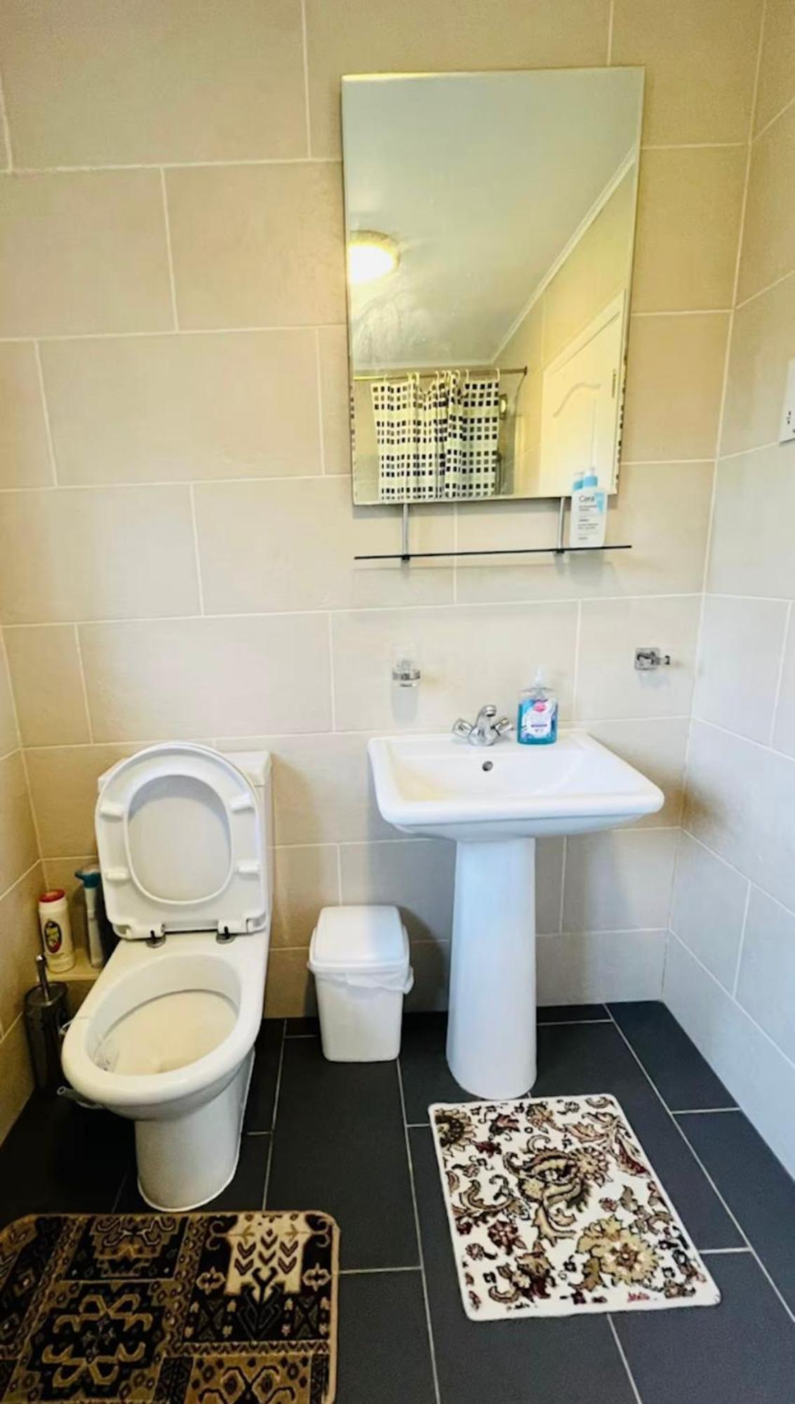 Place For 3-people In Luton-s, Micro-oven, Fridge , Free-parking Guest house